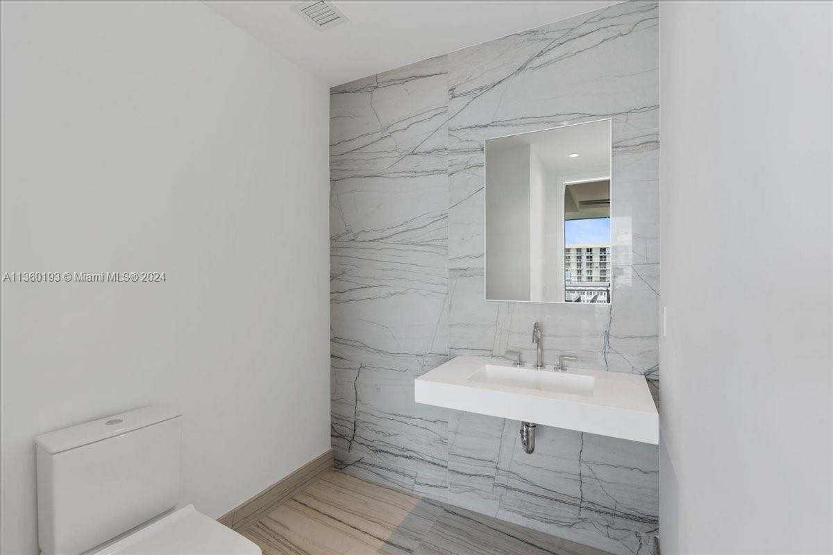 8701 Collins Ave 803, Miami Beach, Florida 33154, 1 Bedroom Bedrooms, ,1 BathroomBathrooms,Residential,For Sale,8701 Collins Ave 803,A11360193