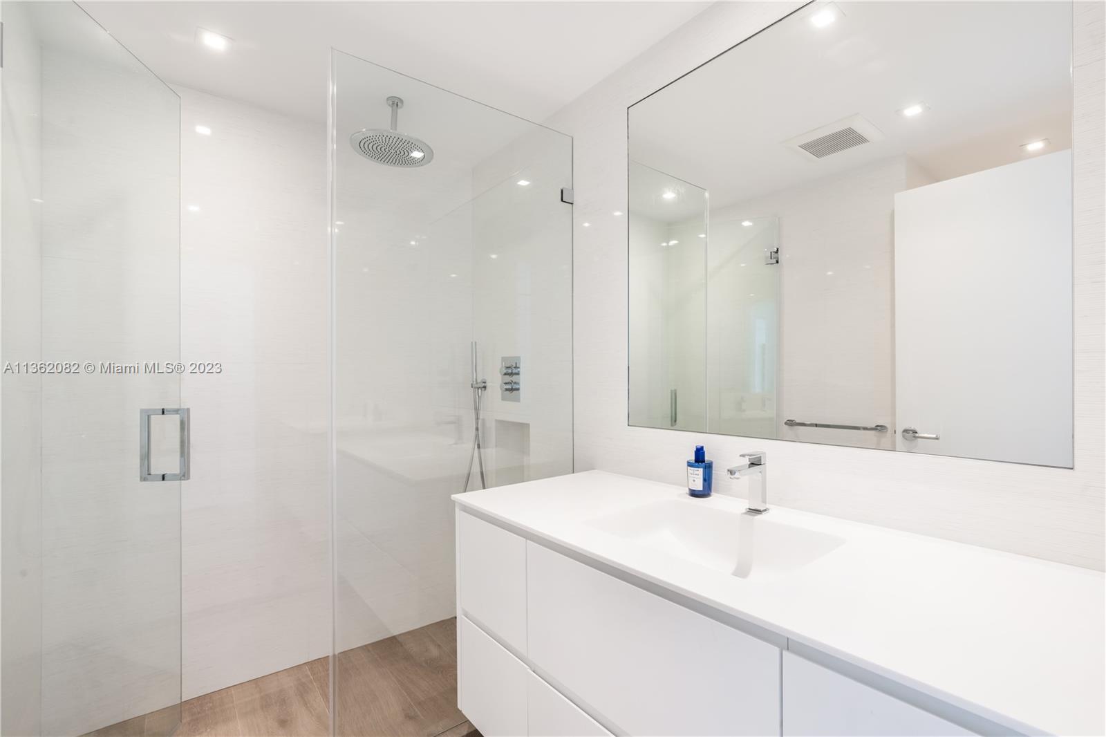 4201 Collins Ave, Miami Beach, FL, 33140 United States, 3 Bedrooms Bedrooms, ,3 BathroomsBathrooms,Residential,For Sale,Collins Ave,A11362082