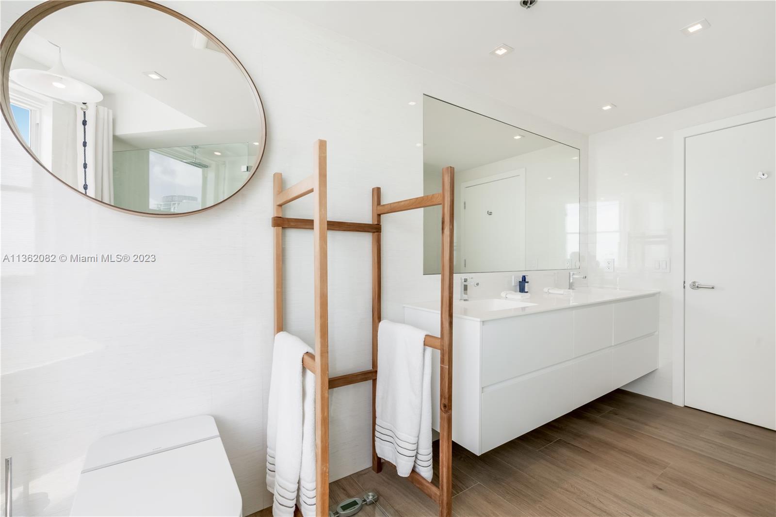 4201 Collins Ave, Miami Beach, FL, 33140 United States, 3 Bedrooms Bedrooms, ,3 BathroomsBathrooms,Residential,For Sale,Collins Ave,A11362082