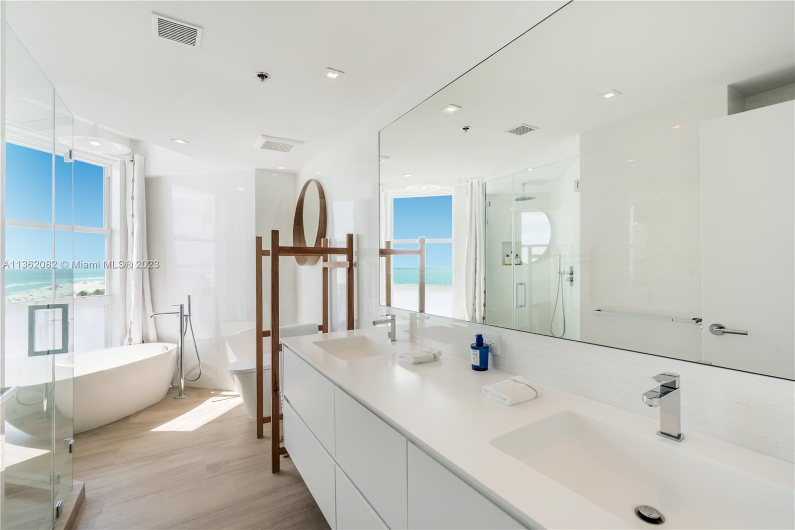 4201 Collins Ave, Miami Beach, FL, 33140 United States, 3 Bedrooms Bedrooms, ,3 BathroomsBathrooms,Residential,For Sale,Collins Ave,A11362082