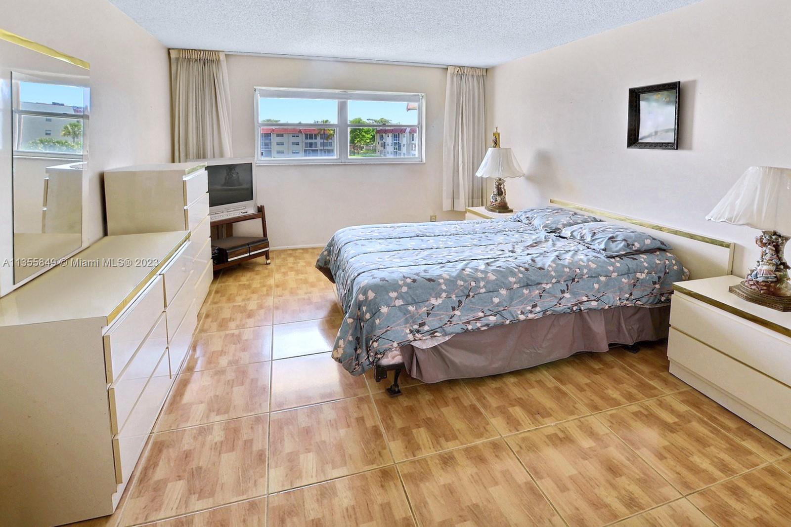 2700 Sunrise Lakes Dr, Sunrise, FL, 33322 United States, 1 Bedroom Bedrooms, ,1 BathroomBathrooms,Residential,For Sale,Sunrise Lakes Dr,A11355849