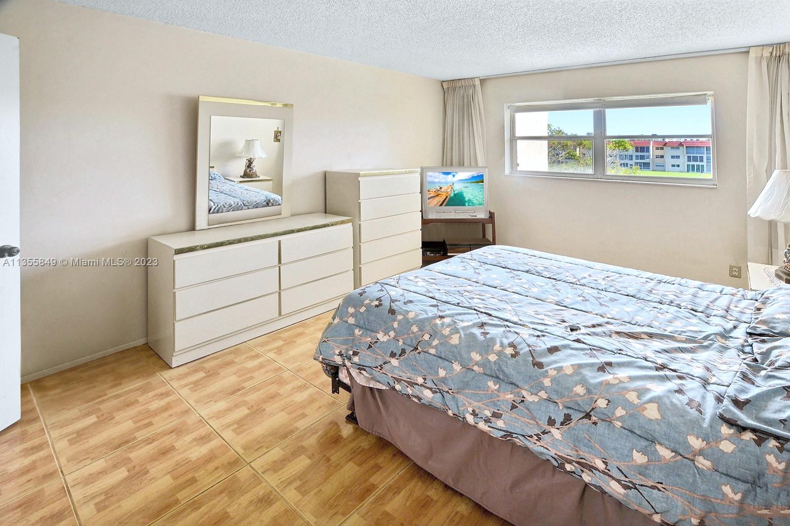 2700 Sunrise Lakes Dr, Sunrise, FL, 33322 United States, 1 Bedroom Bedrooms, ,1 BathroomBathrooms,Residential,For Sale,Sunrise Lakes Dr,A11355849