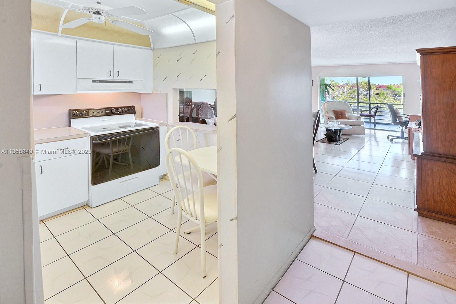 2700 Sunrise Lakes Dr, Sunrise, FL, 33322 United States, 1 Bedroom Bedrooms, ,1 BathroomBathrooms,Residential,For Sale,Sunrise Lakes Dr,A11355849