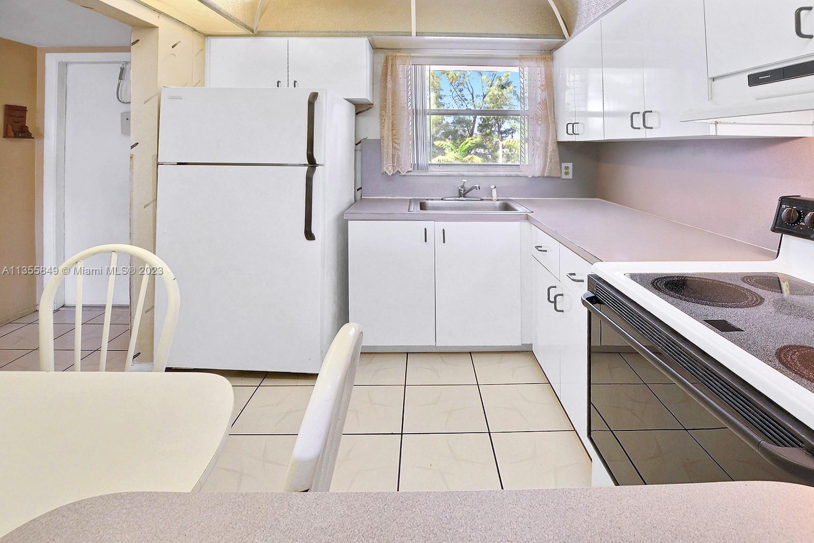 2700 Sunrise Lakes Dr, Sunrise, FL, 33322 United States, 1 Bedroom Bedrooms, ,1 BathroomBathrooms,Residential,For Sale,Sunrise Lakes Dr,A11355849