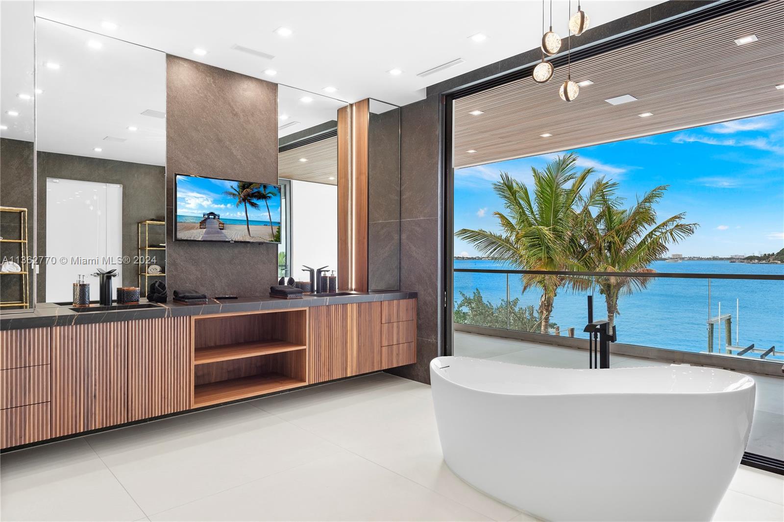 1785 Cleveland Rd, Miami Beach, Florida 33141, 6 Bedrooms Bedrooms, ,6 BathroomsBathrooms,Residential,For Sale,1785 Cleveland Rd,A11362770