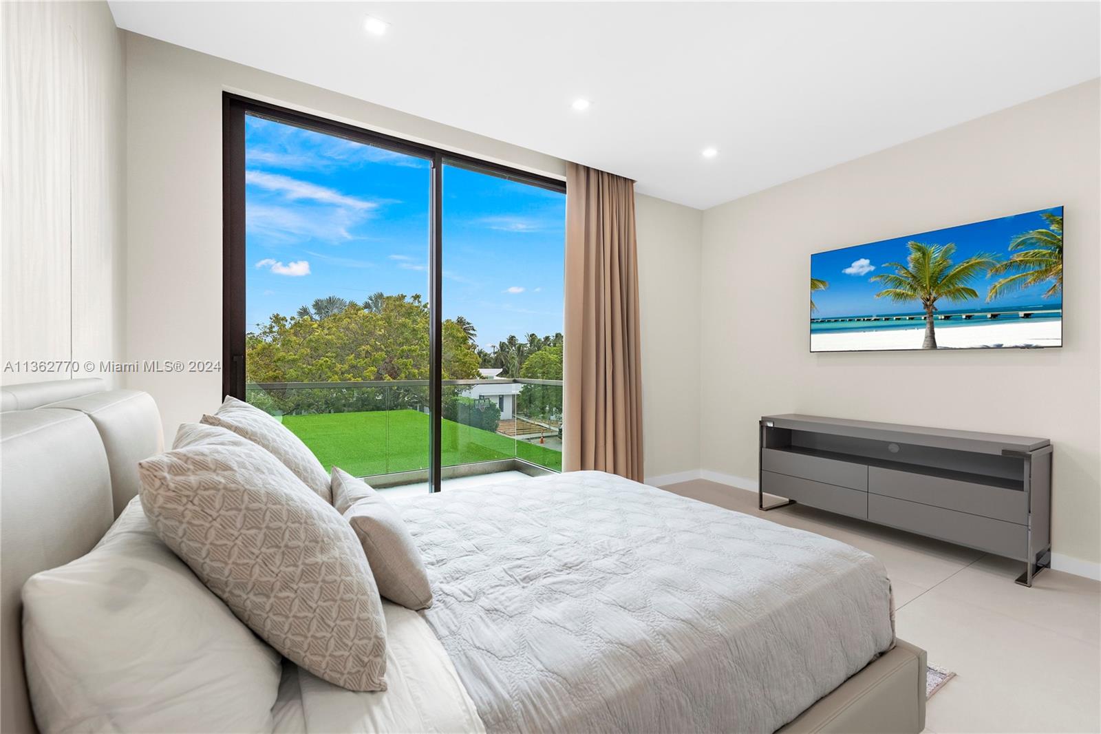 1785 Cleveland Rd, Miami Beach, Florida 33141, 6 Bedrooms Bedrooms, ,6 BathroomsBathrooms,Residential,For Sale,1785 Cleveland Rd,A11362770