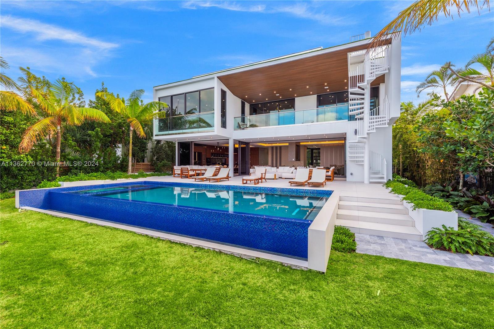 1785 Cleveland Rd, Miami Beach, Florida 33141, 6 Bedrooms Bedrooms, ,6 BathroomsBathrooms,Residential,For Sale,1785 Cleveland Rd,A11362770