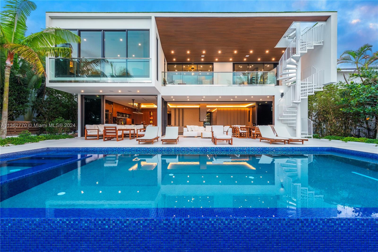 1785 Cleveland Rd, Miami Beach, Florida 33141, 6 Bedrooms Bedrooms, ,6 BathroomsBathrooms,Residential,For Sale,1785 Cleveland Rd,A11362770