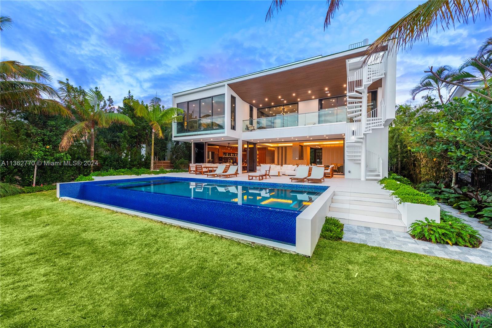 1785 Cleveland Rd, Miami Beach, Florida 33141, 6 Bedrooms Bedrooms, ,6 BathroomsBathrooms,Residential,For Sale,1785 Cleveland Rd,A11362770