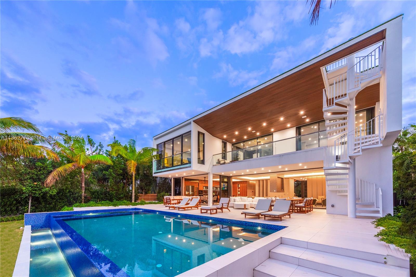 1785 Cleveland Rd, Miami Beach, Florida 33141, 6 Bedrooms Bedrooms, ,6 BathroomsBathrooms,Residential,For Sale,1785 Cleveland Rd,A11362770