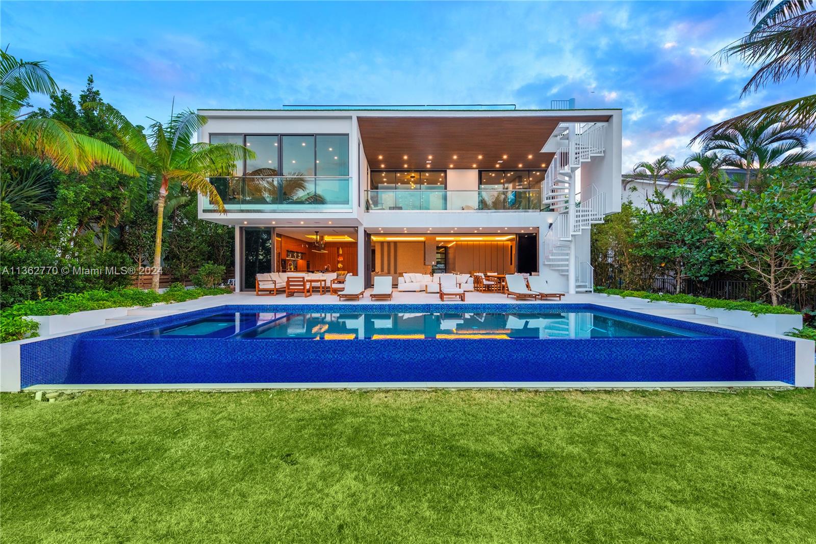 1785 Cleveland Rd, Miami Beach, Florida 33141, 6 Bedrooms Bedrooms, ,6 BathroomsBathrooms,Residential,For Sale,1785 Cleveland Rd,A11362770