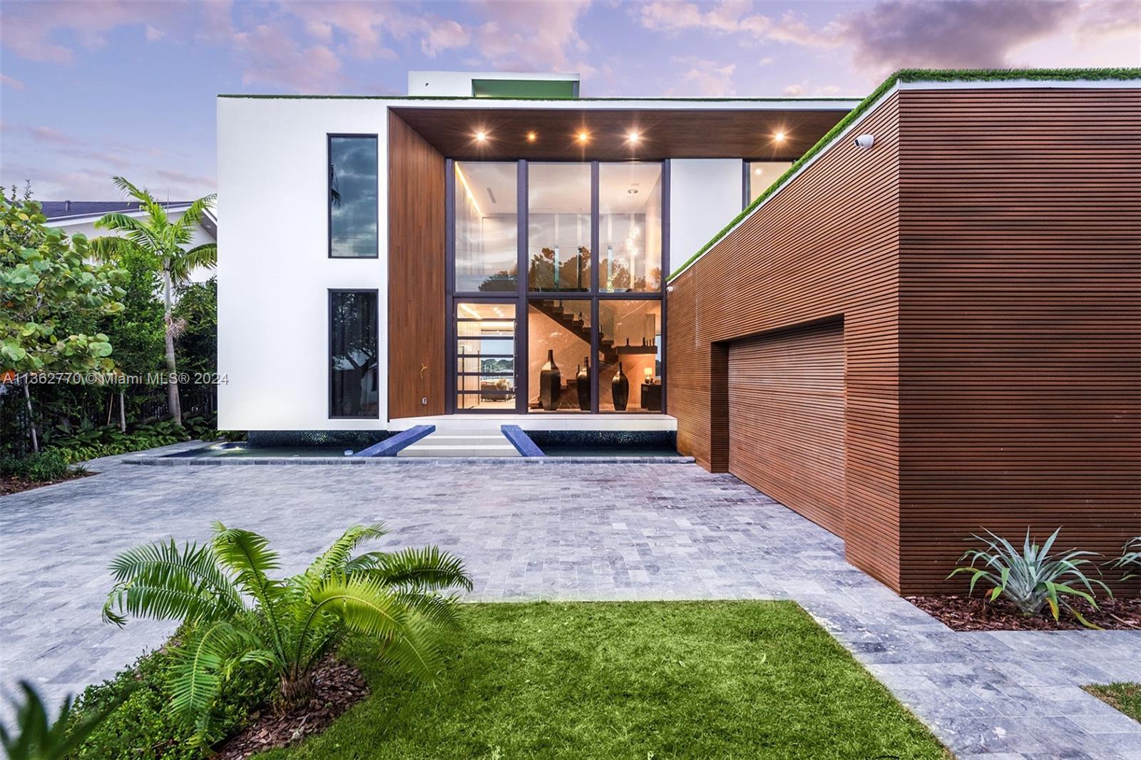 1785 Cleveland Rd, Miami Beach, Florida 33141, 6 Bedrooms Bedrooms, ,6 BathroomsBathrooms,Residential,For Sale,1785 Cleveland Rd,A11362770