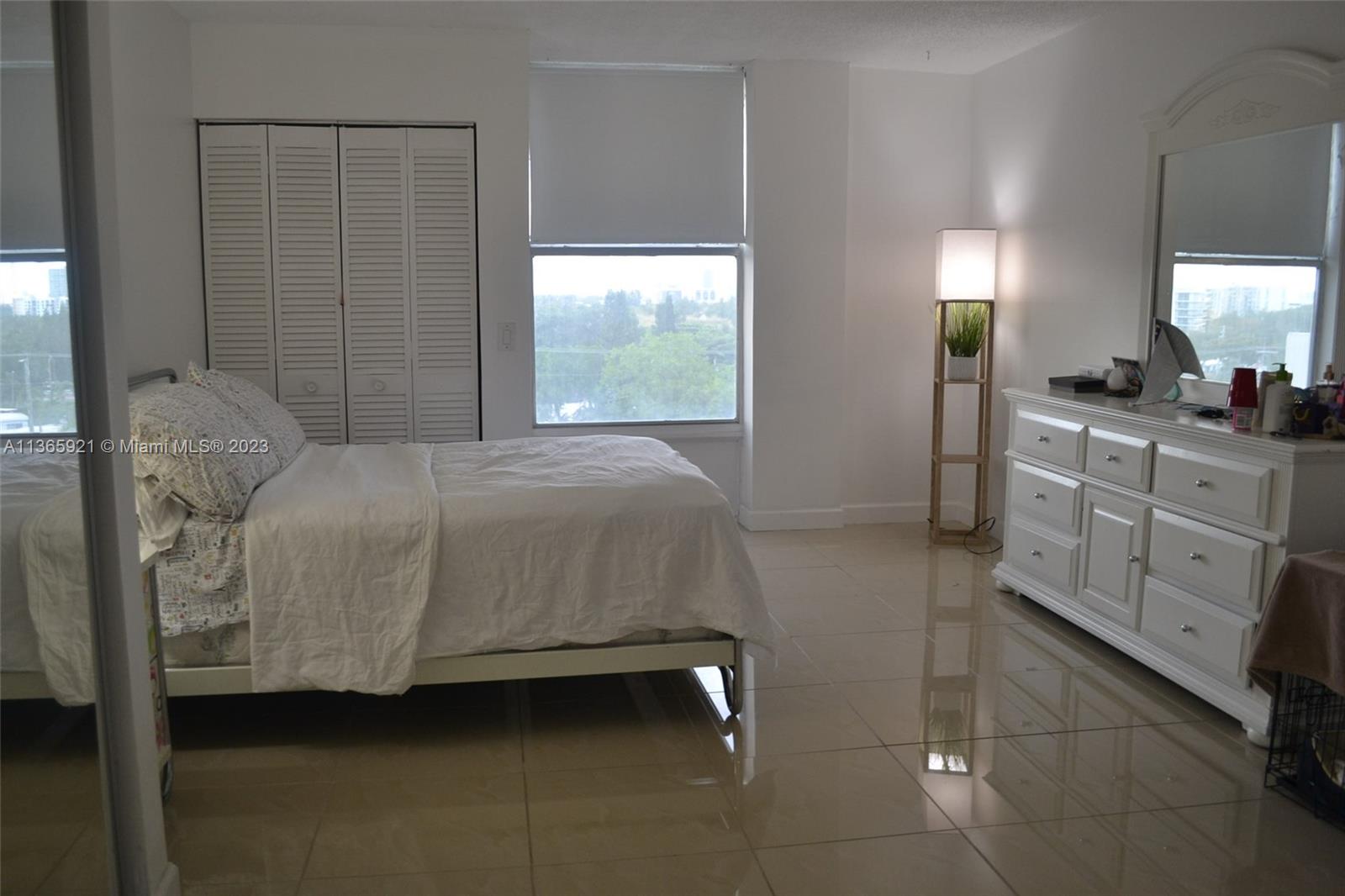 2000 NE 135th St 702, North Miami, Florida 33181, 1 Bedroom Bedrooms, ,1 BathroomBathrooms,Residential,For Sale,2000 NE 135th St 702,A11365921