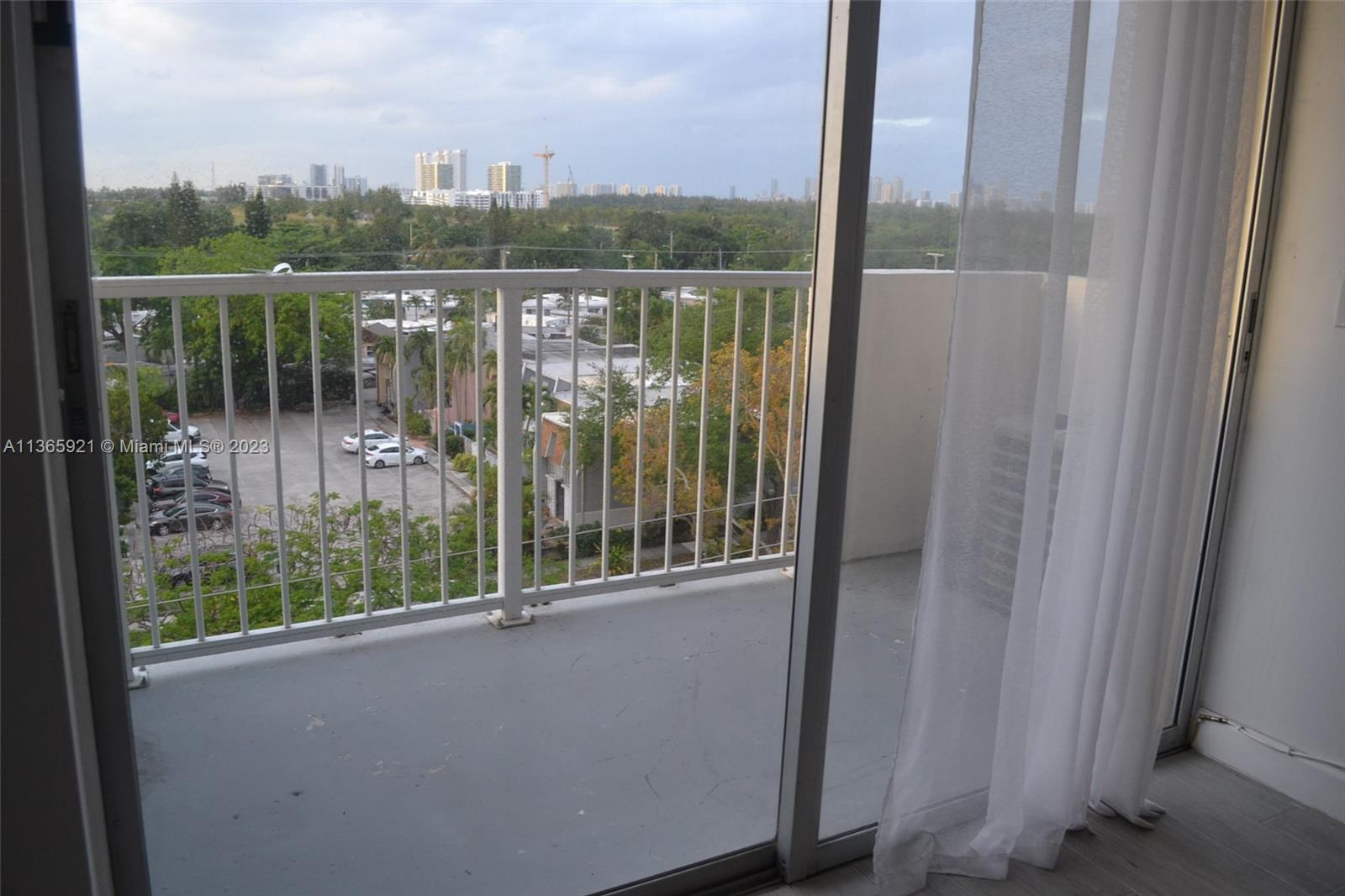 2000 NE 135th St 702, North Miami, Florida 33181, 1 Bedroom Bedrooms, ,1 BathroomBathrooms,Residential,For Sale,2000 NE 135th St 702,A11365921
