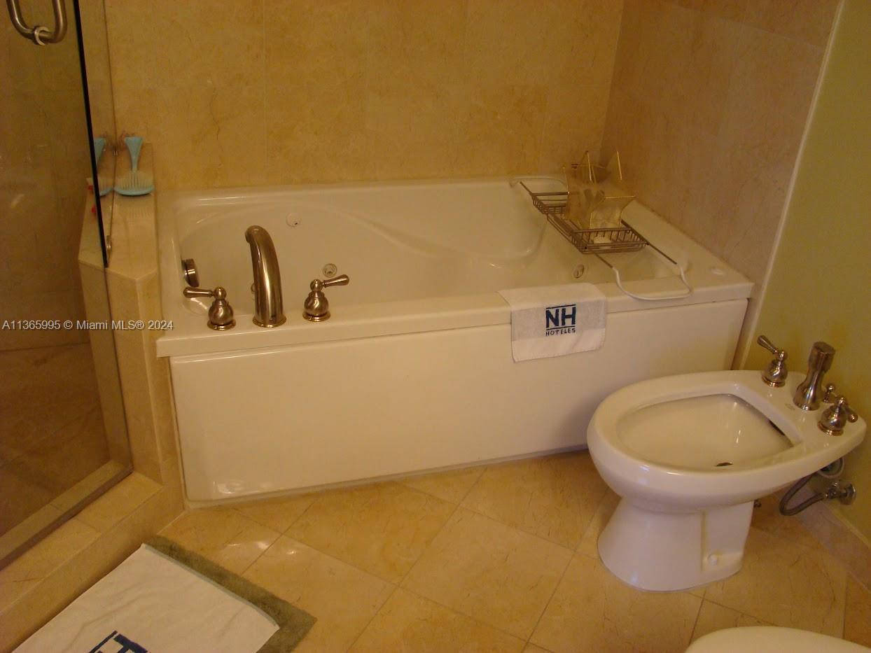 6365 COLLINS AV 3407, Miami Beach, Florida 33141, 2 Bedrooms Bedrooms, ,2 BathroomsBathrooms,Residentiallease,For Rent,6365 COLLINS AV 3407,A11365995