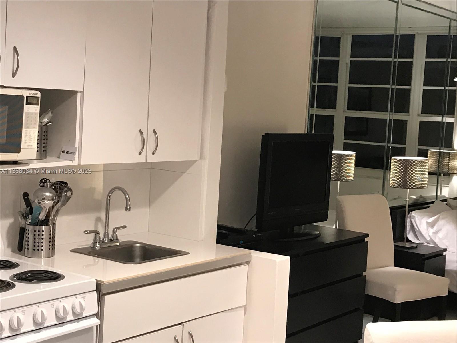 100 Lincoln Rd 314 A, Miami Beach, Florida 33139, ,1 BathroomBathrooms,Residentiallease,For Rent,100 Lincoln Rd 314 A,A11368034