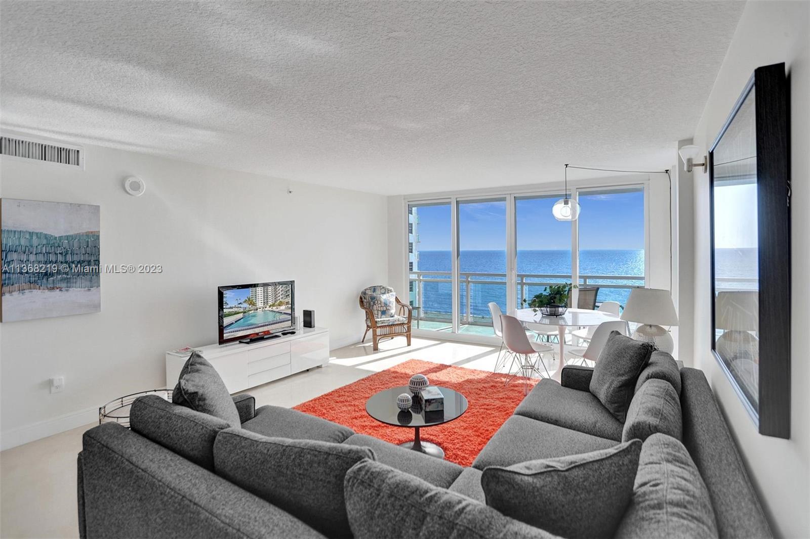 6917 Collins Ave 915, Miami Beach, Florida 33141, 2 Bedrooms Bedrooms, ,2 BathroomsBathrooms,Residentiallease,For Rent,6917 Collins Ave 915,A11368219