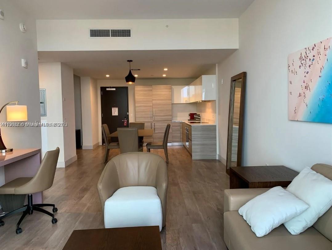 Condo for Sale in Hollywood, FL