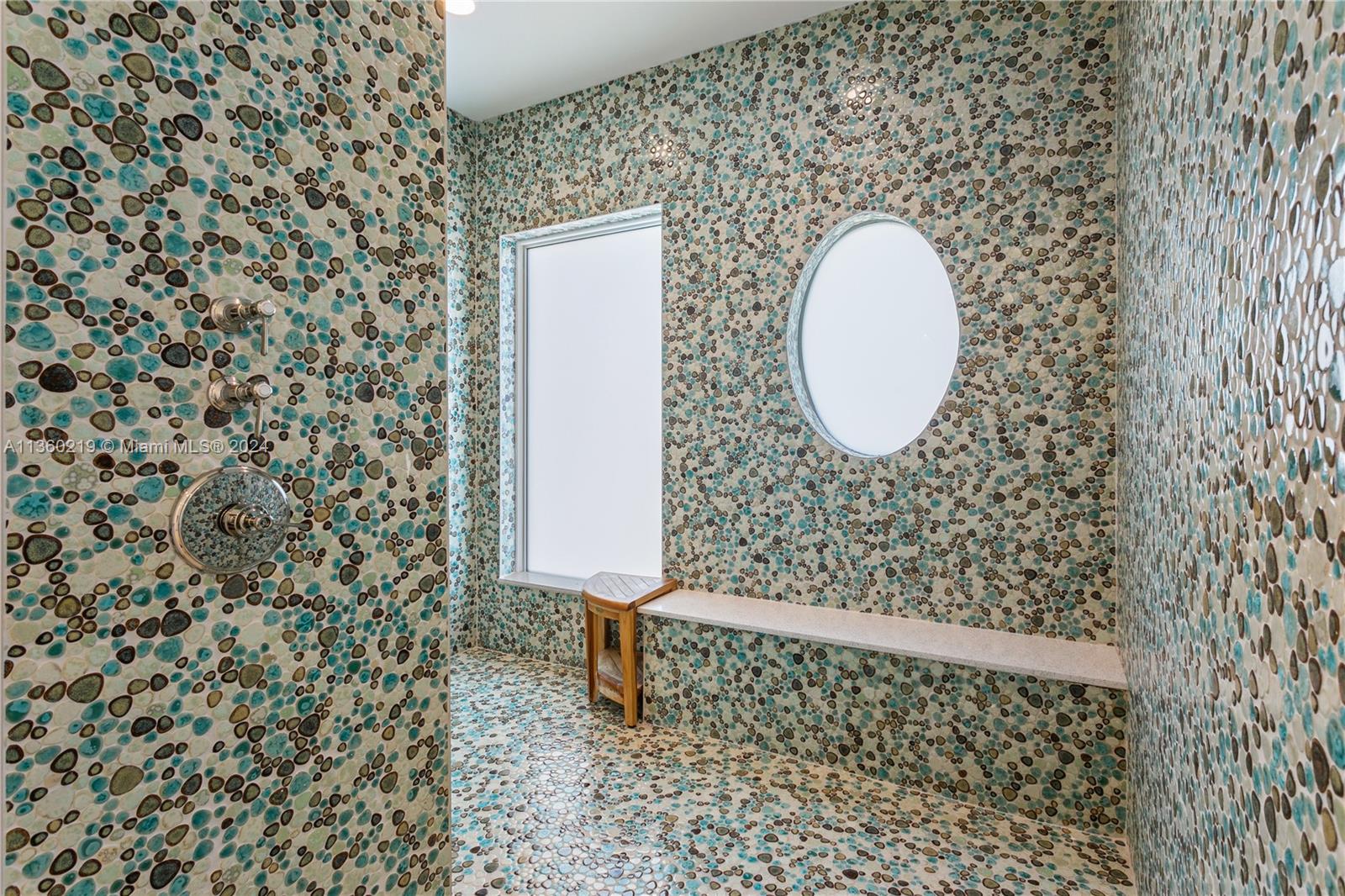 Primary suite closet