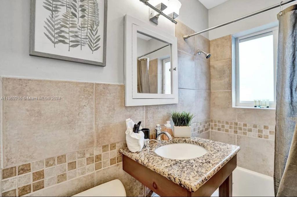 1431 Dewey St, Hollywood, Florida 33020, 6 Bedrooms Bedrooms, ,5 BathroomsBathrooms,Residential,For Sale,1431 Dewey St,A11369216