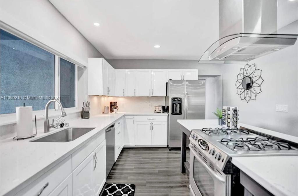 1431 Dewey St, Hollywood, Florida 33020, 6 Bedrooms Bedrooms, ,5 BathroomsBathrooms,Residential,For Sale,1431 Dewey St,A11369216