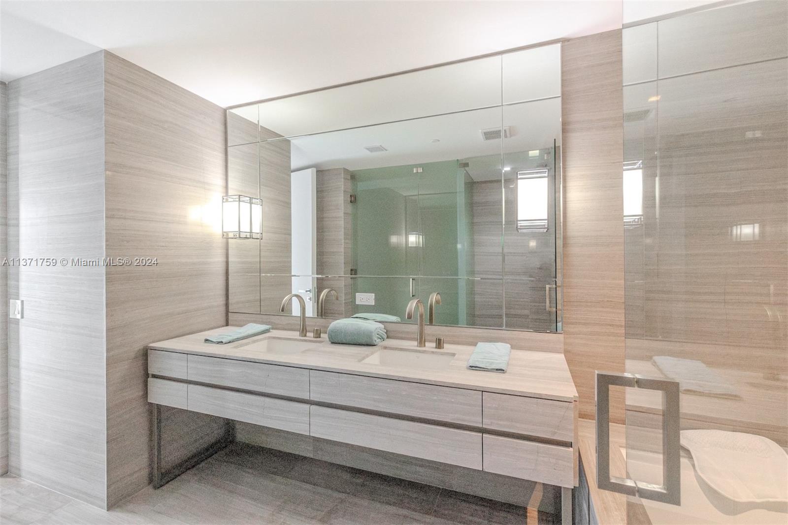 18975 Collins Ave, Sunny Isles Beach, FL, 33160 United States, 2 Bedrooms Bedrooms, ,2 BathroomsBathrooms,Residential,For Sale,Collins Ave,A11371759
