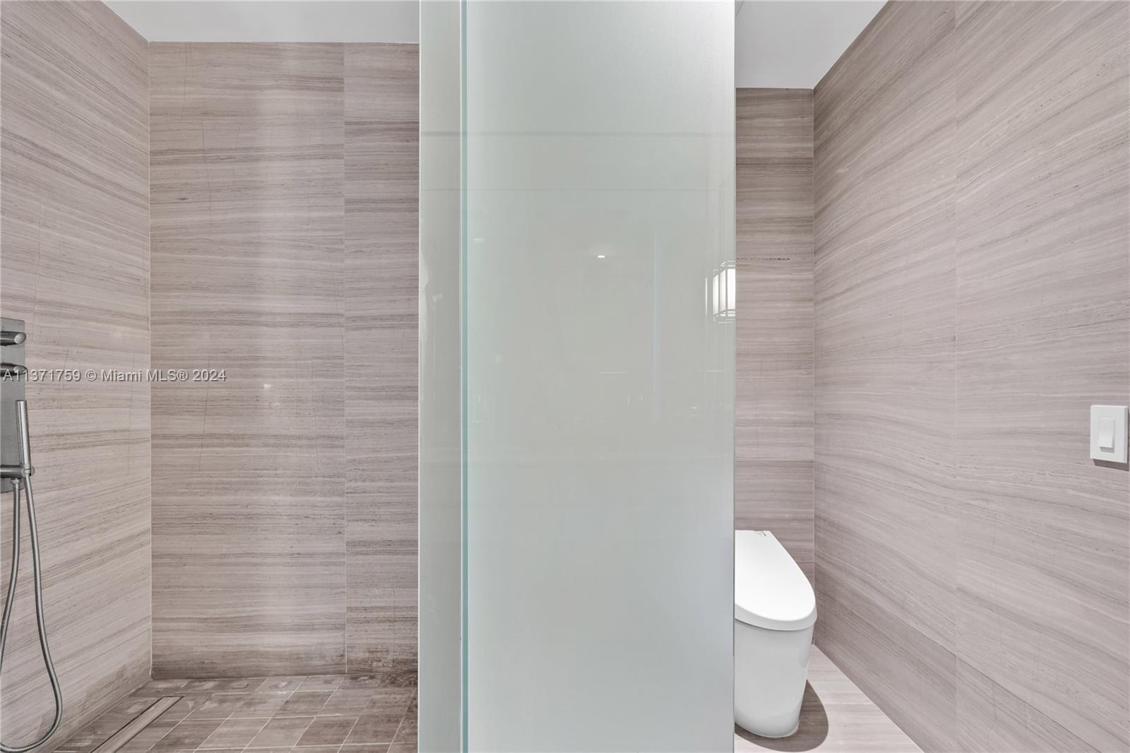 18975 Collins Ave, Sunny Isles Beach, FL, 33160 United States, 2 Bedrooms Bedrooms, ,2 BathroomsBathrooms,Residential,For Sale,Collins Ave,A11371759
