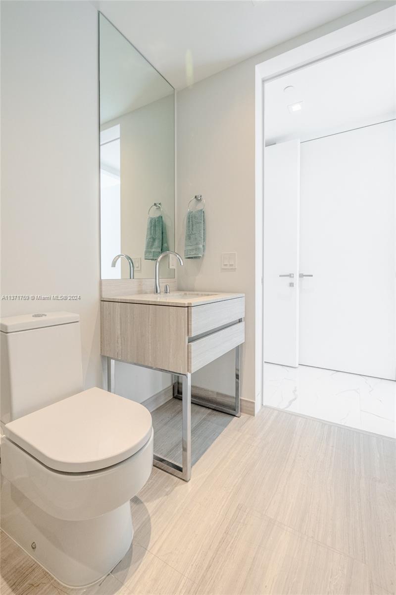 18975 Collins Ave, Sunny Isles Beach, FL, 33160 United States, 2 Bedrooms Bedrooms, ,2 BathroomsBathrooms,Residential,For Sale,Collins Ave,A11371759