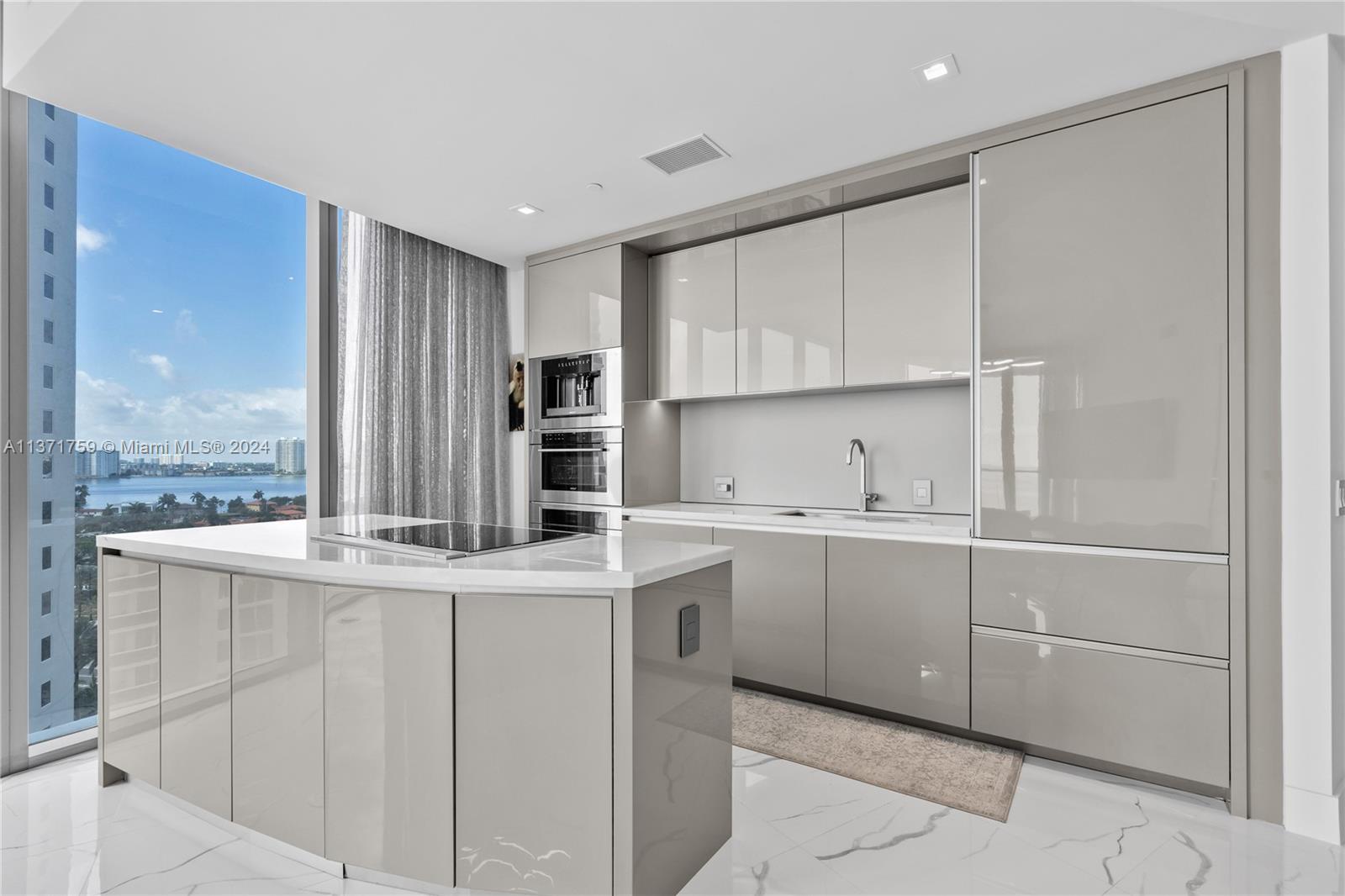 18975 Collins Ave, Sunny Isles Beach, FL, 33160 United States, 2 Bedrooms Bedrooms, ,2 BathroomsBathrooms,Residential,For Sale,Collins Ave,A11371759
