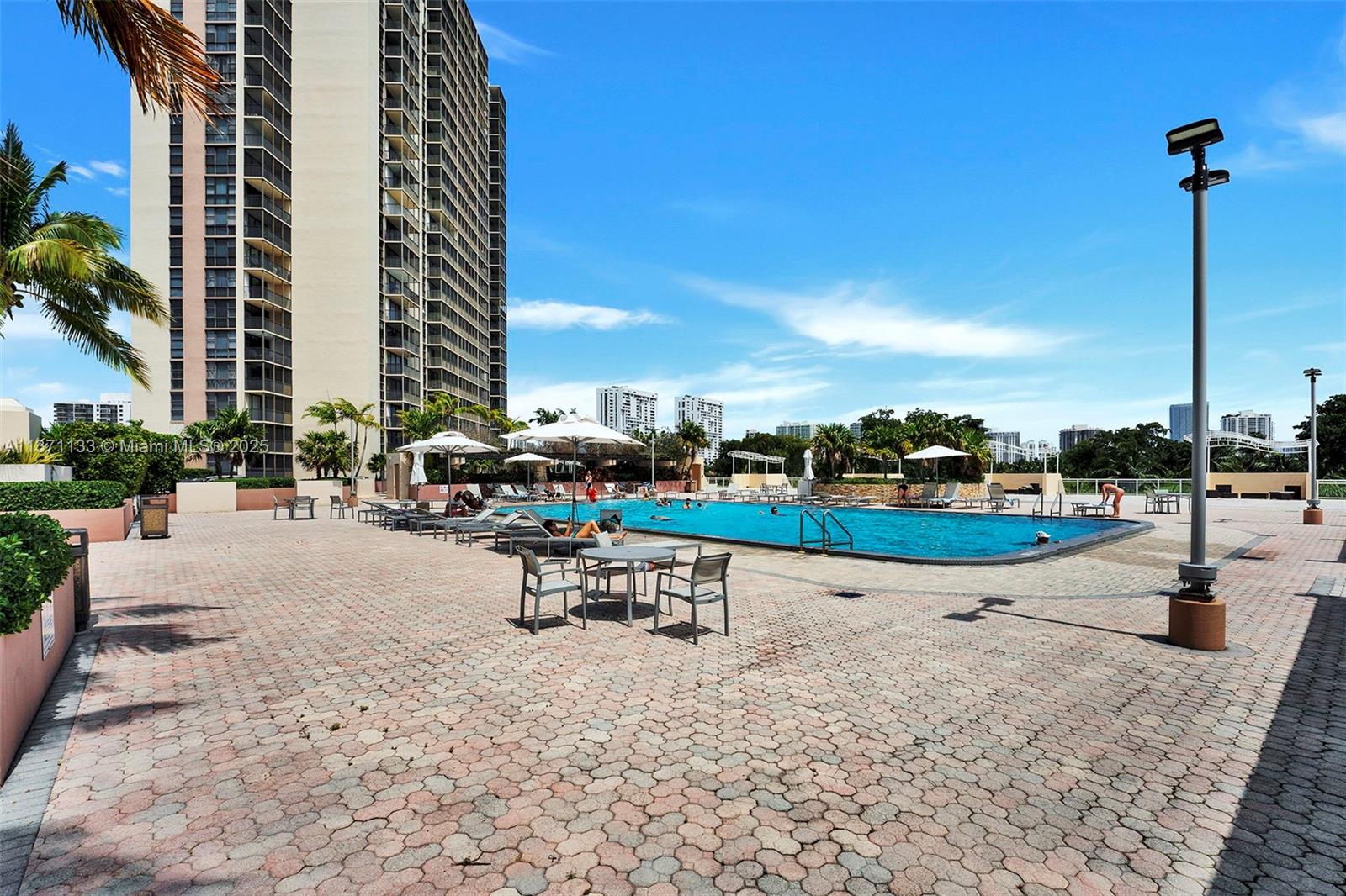 20335 W Country Club Dr 1109, Aventura, FL 33180, 2 Bedrooms Bedrooms, ,2 BathroomsBathrooms,Residential,For Sale,Country Club Dr,A11371133