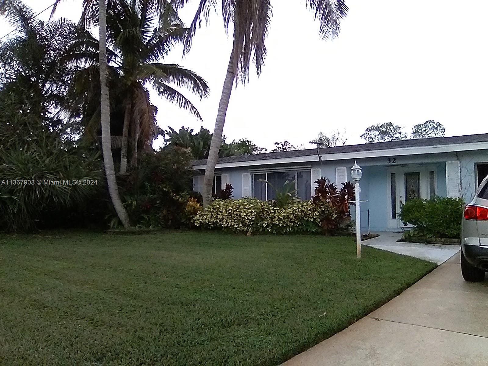 32 Fairview Blvd, Fort Myers, FL 33931