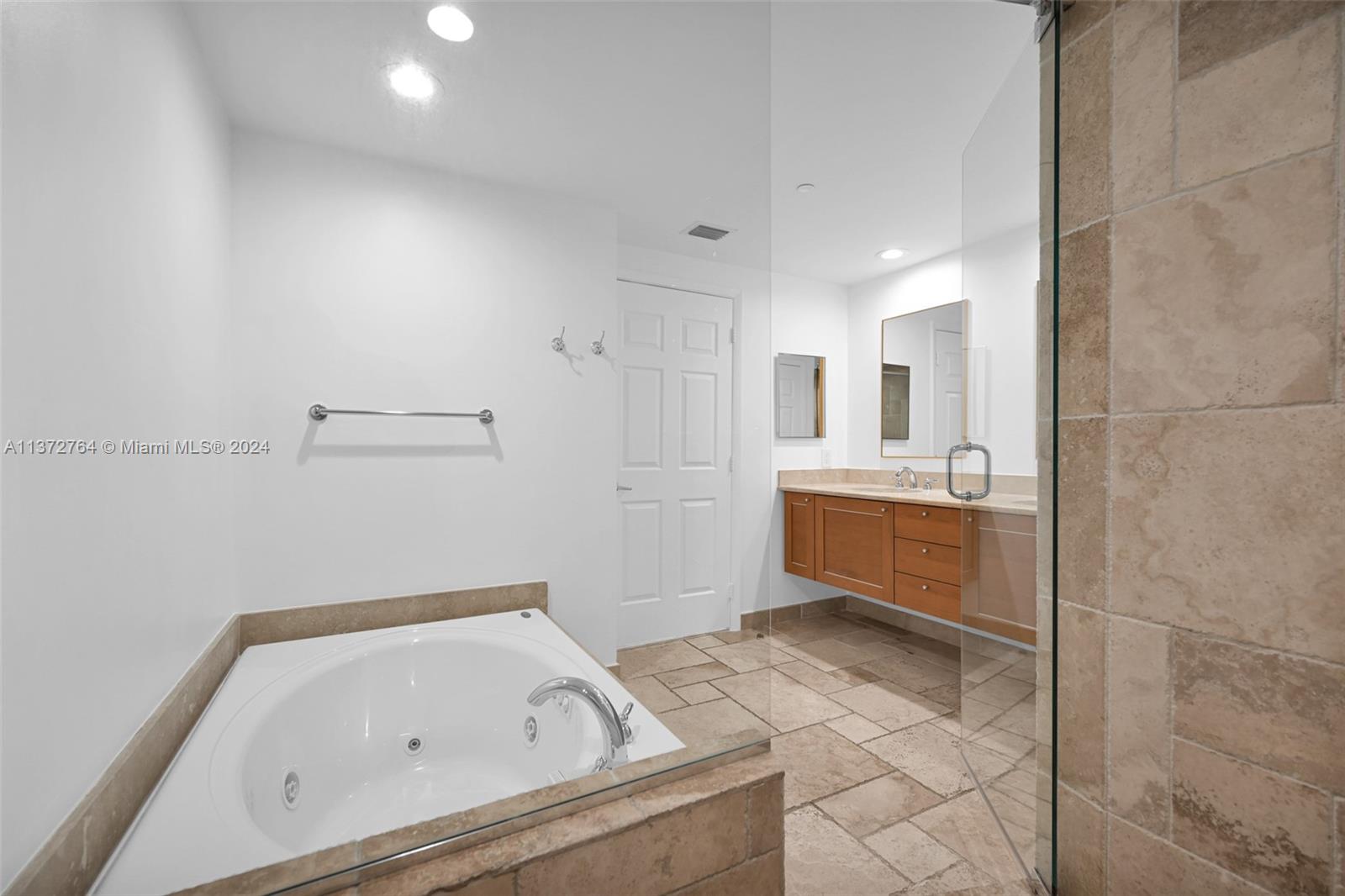 1819 SE 17th St 1401, Fort Lauderdale, Florida 33316, 1 Bedroom Bedrooms, ,1 BathroomBathrooms,Residential,For Sale,1819 SE 17th St 1401,A11372764