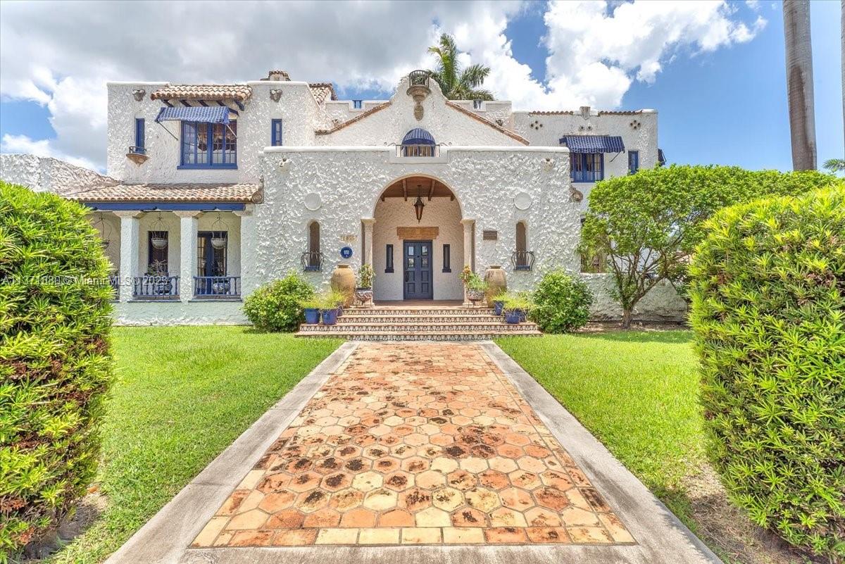 1055 HOLLYWOOD BL, Hollywood, FL, 33019 United States, 6 Bedrooms Bedrooms, ,5 BathroomsBathrooms,Residential,For Sale,HOLLYWOOD BL,A11371880