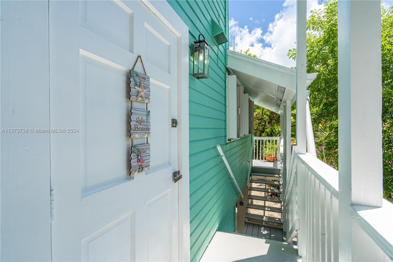 Side entrance/porch