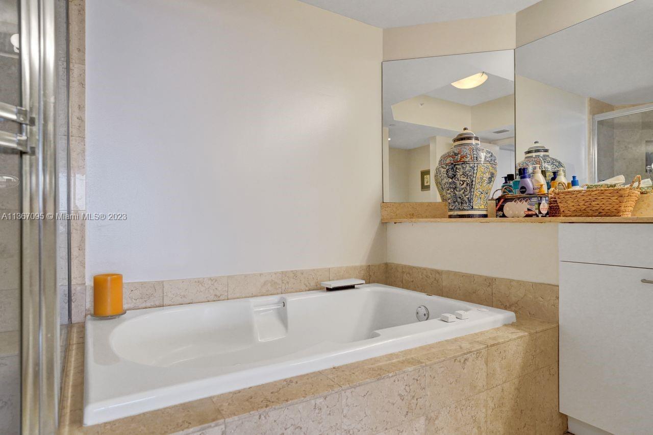 21055 Yacht Club Dr, Aventura, FL, 33180 United States, 3 Bedrooms Bedrooms, ,2 BathroomsBathrooms,Residential,For Sale,Yacht Club Dr,A11367095