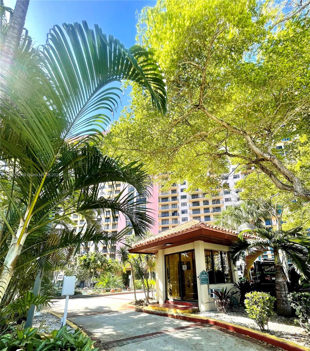 Expansive Balcony View of Intercoastal Waters