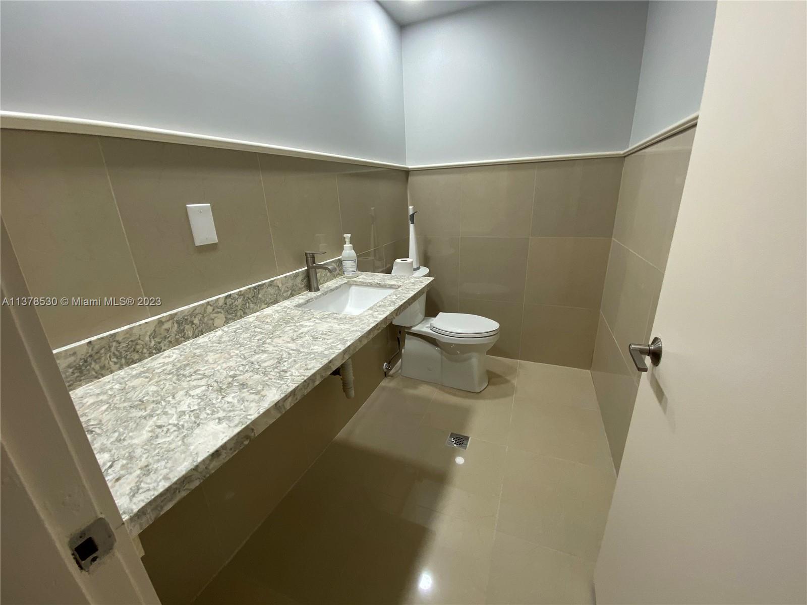 219 N 21st Ave 200, Hollywood, Florida 33020, ,Commerciallease,For Rent,219 N 21st Ave 200,A11378530