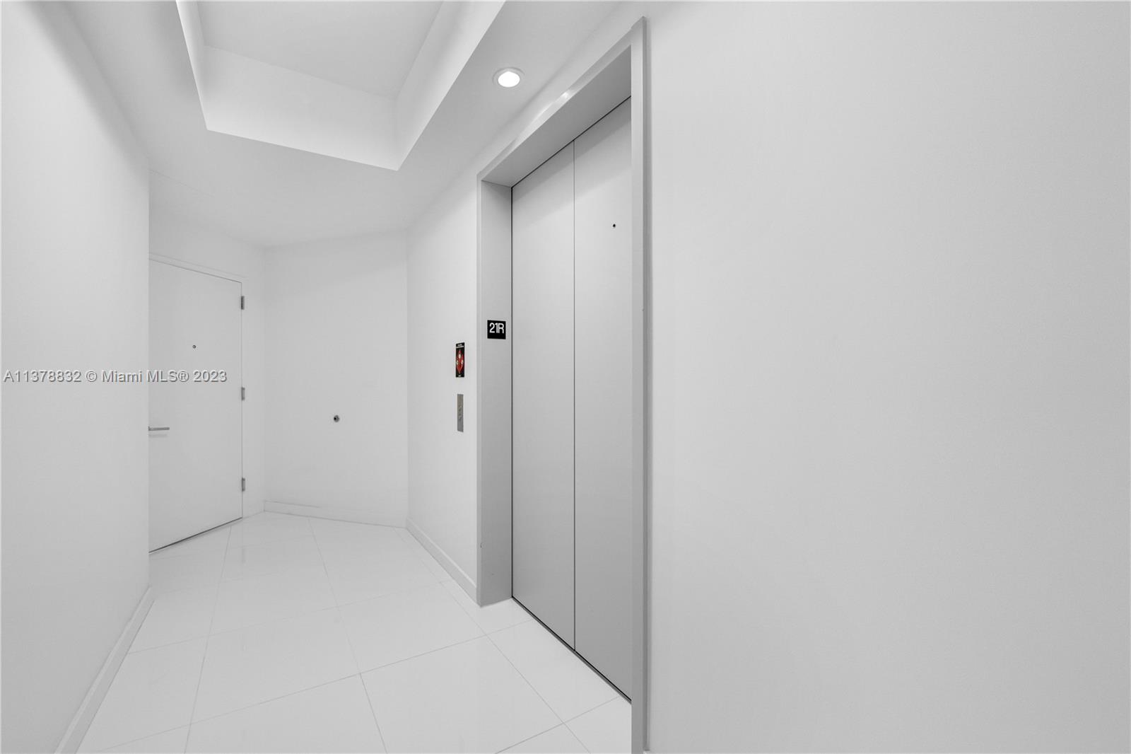Private Foyer & Elevator
