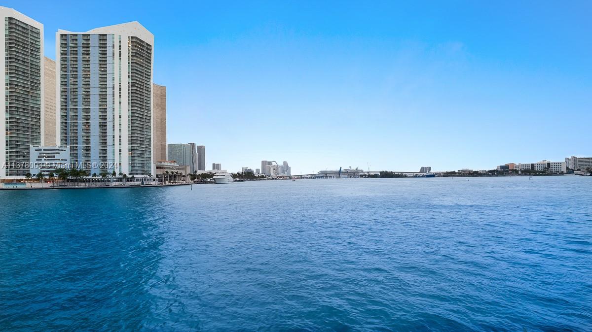 848 Brickell Key Dr, Miami, FL, 33131 United States, 4 Bedrooms Bedrooms, ,4 BathroomsBathrooms,Residential,For Sale,Brickell Key Dr,A11378003