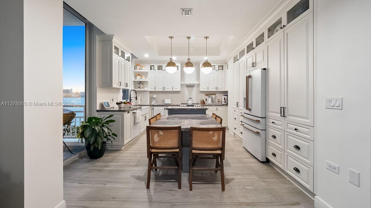 848 Brickell Key Dr, Miami, FL, 33131 United States, 4 Bedrooms Bedrooms, ,4 BathroomsBathrooms,Residential,For Sale,Brickell Key Dr,A11378003