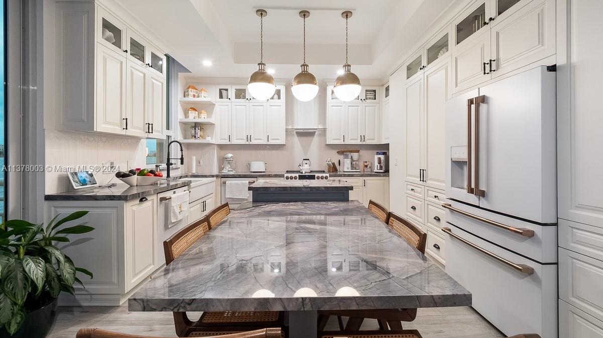 848 Brickell Key Dr, Miami, FL, 33131 United States, 4 Bedrooms Bedrooms, ,4 BathroomsBathrooms,Residential,For Sale,Brickell Key Dr,A11378003