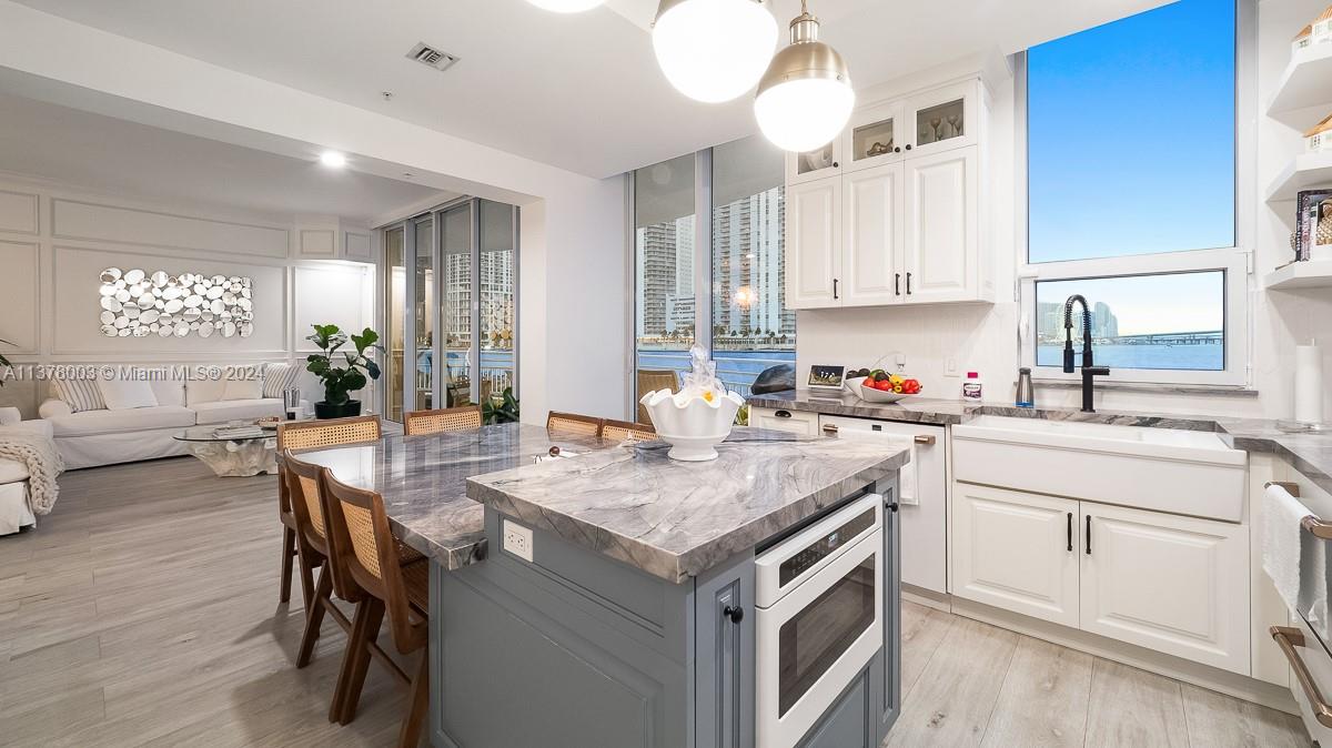 848 Brickell Key Dr, Miami, FL, 33131 United States, 4 Bedrooms Bedrooms, ,4 BathroomsBathrooms,Residential,For Sale,Brickell Key Dr,A11378003