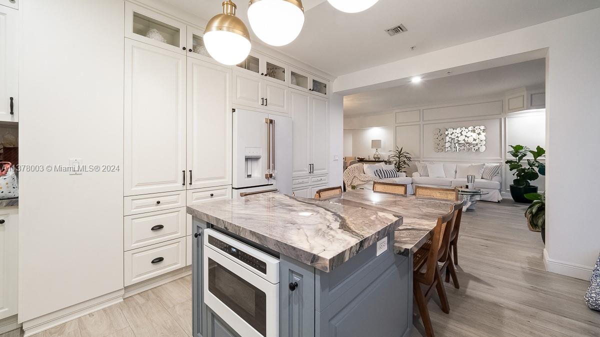 848 Brickell Key Dr, Miami, FL, 33131 United States, 4 Bedrooms Bedrooms, ,4 BathroomsBathrooms,Residential,For Sale,Brickell Key Dr,A11378003