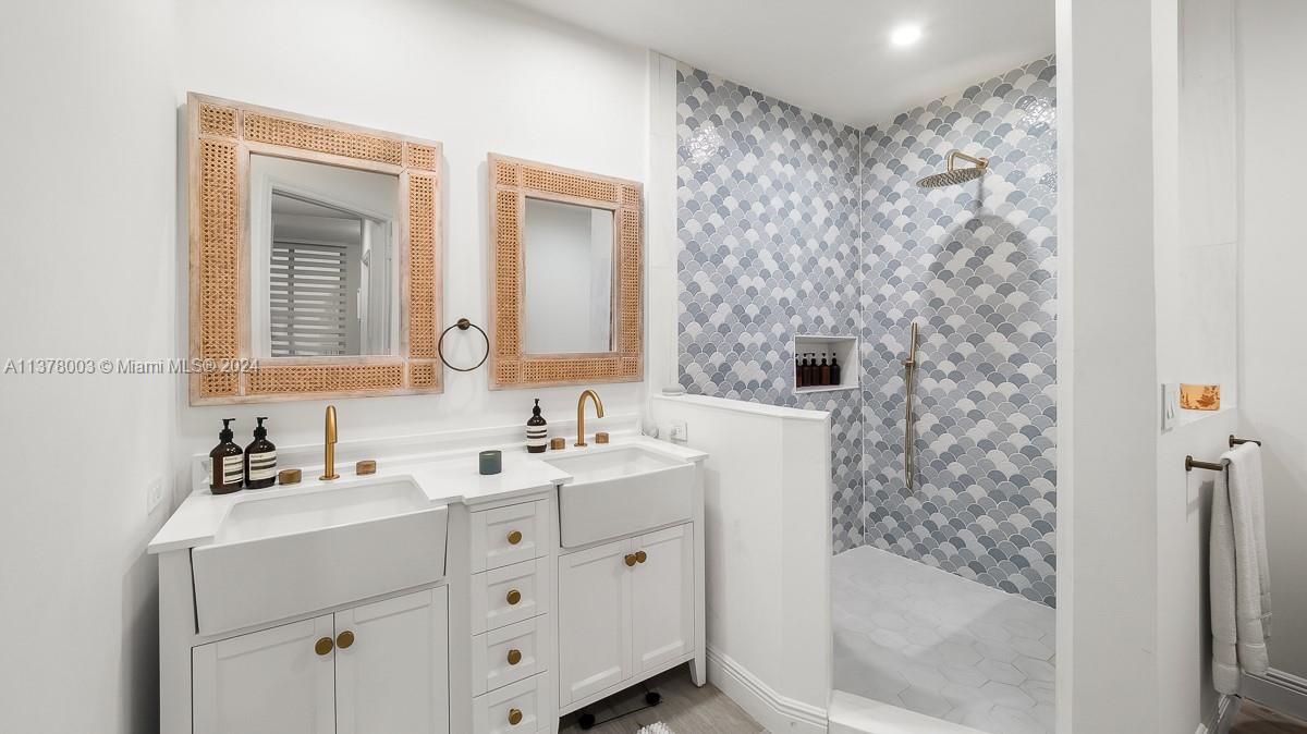 848 Brickell Key Dr, Miami, FL, 33131 United States, 4 Bedrooms Bedrooms, ,4 BathroomsBathrooms,Residential,For Sale,Brickell Key Dr,A11378003