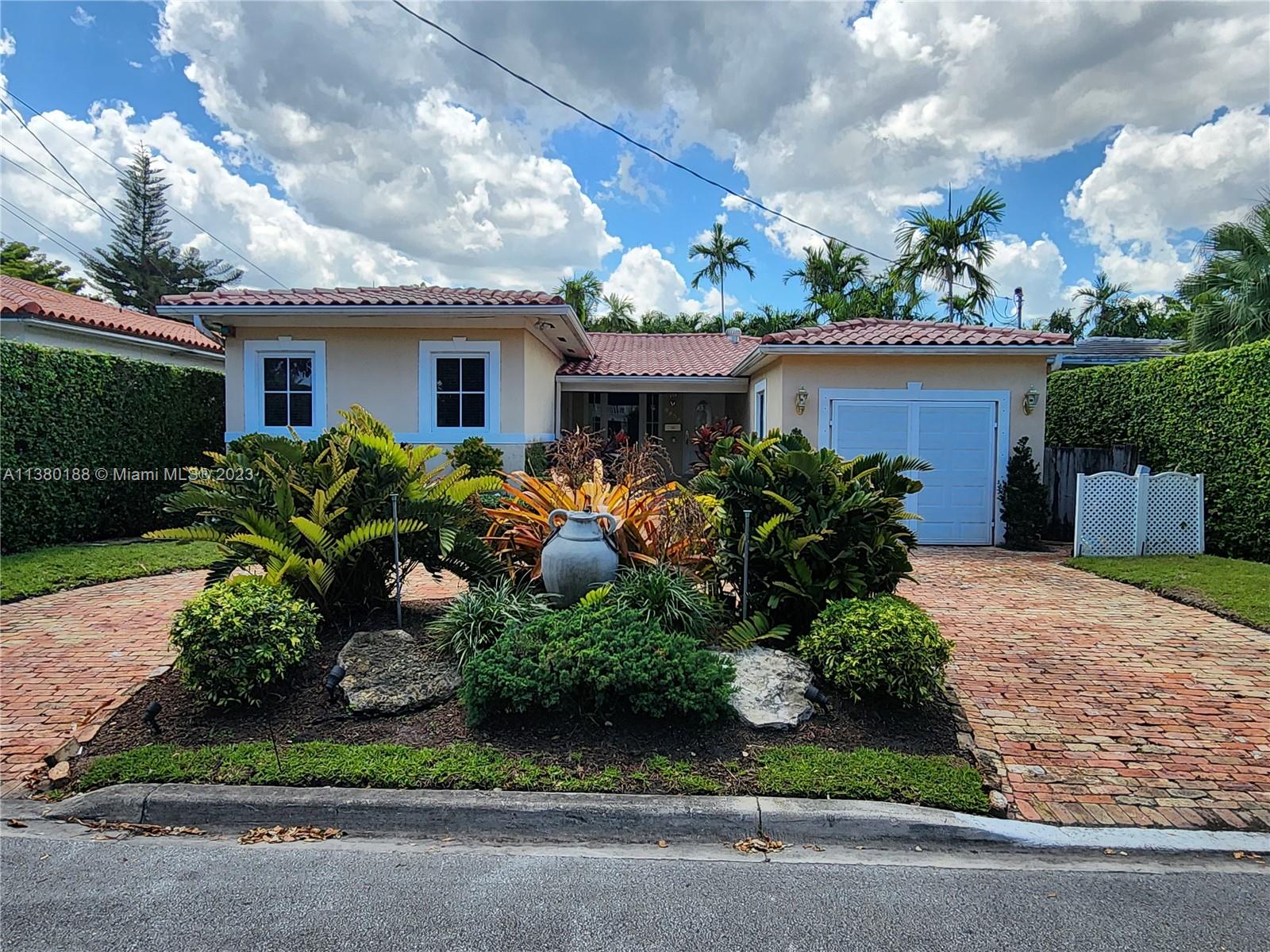 8858  Carlyle Ave  For Sale A11380188, FL