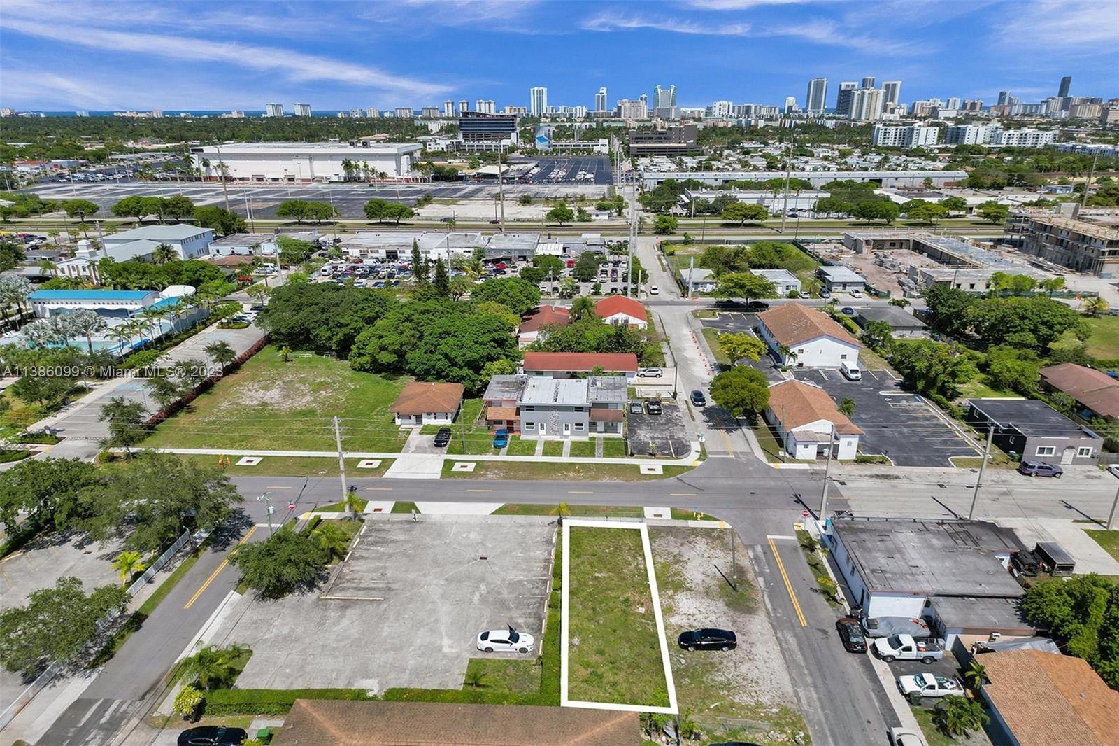 2  Nw Ave  For Sale A11386099, FL