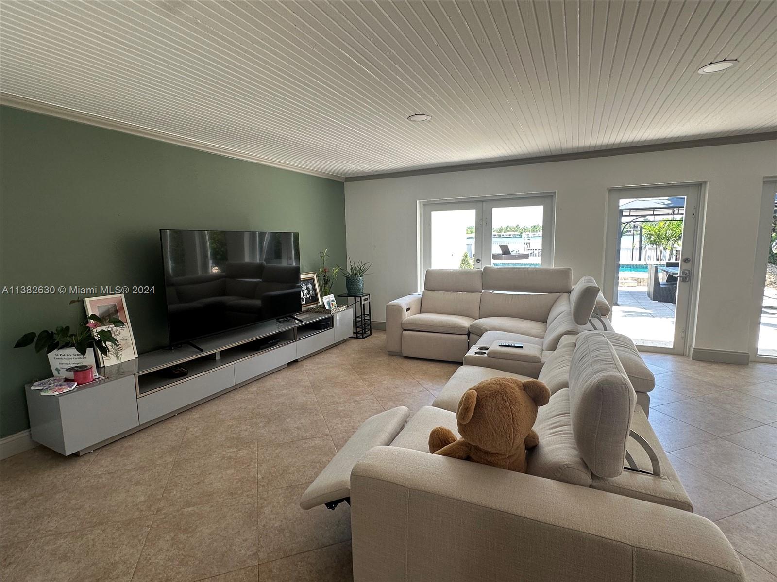 1430 Stillwater Dr 1, Miami Beach, Florida 33141, 4 Bedrooms Bedrooms, ,4 BathroomsBathrooms,Residentiallease,For Rent,1430 Stillwater Dr 1,A11382630