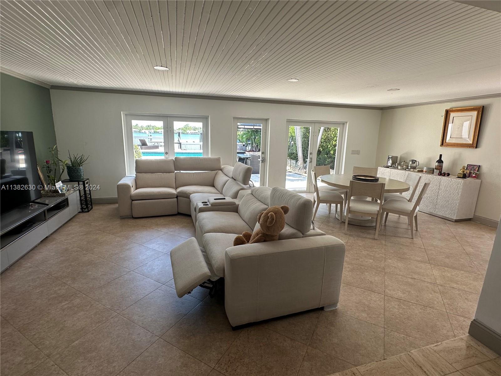 1430 Stillwater Dr 1, Miami Beach, Florida 33141, 4 Bedrooms Bedrooms, ,4 BathroomsBathrooms,Residentiallease,For Rent,1430 Stillwater Dr 1,A11382630