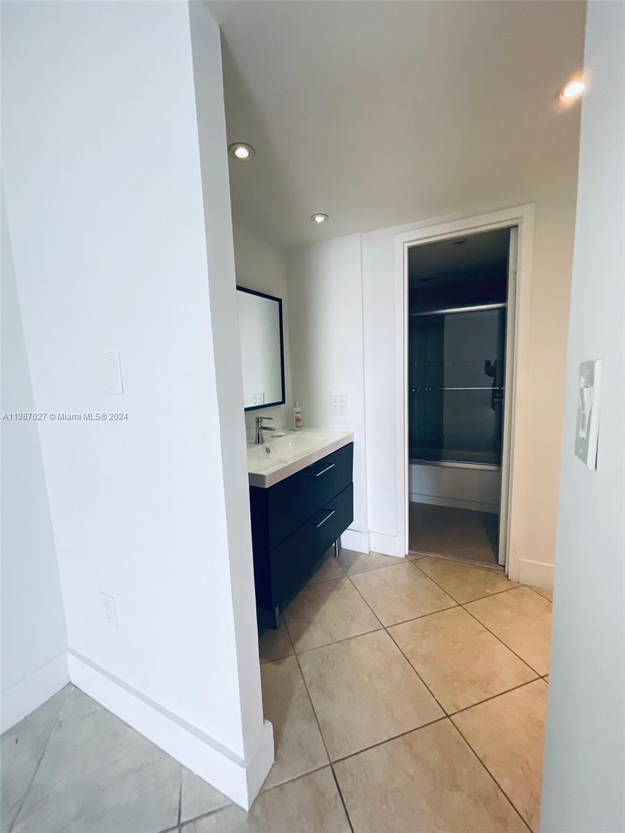 3625 N Country Club Dr 2010, Aventura, Florida 33180, 2 Bedrooms Bedrooms, ,2 BathroomsBathrooms,Residential,For Sale,3625 N Country Club Dr 2010,A11387027