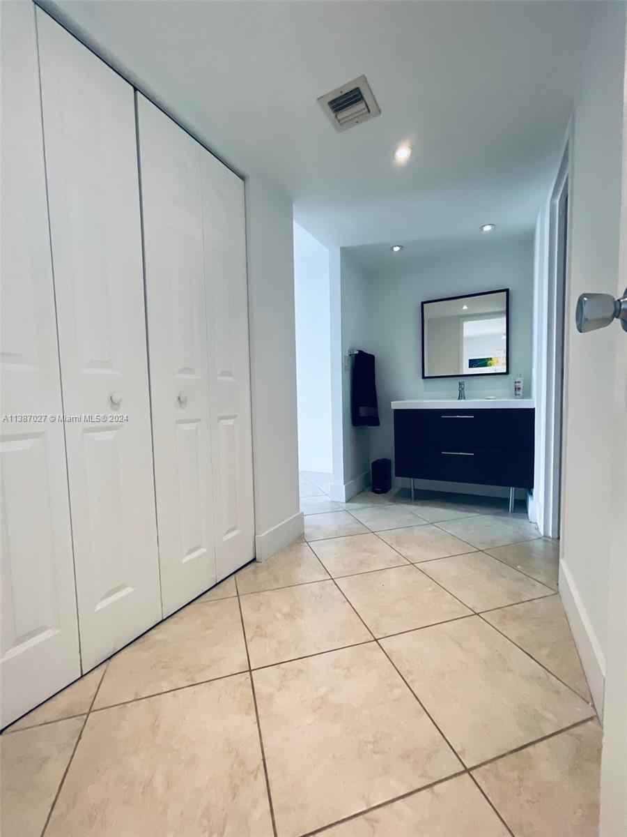 3625 N Country Club Dr 2010, Aventura, Florida 33180, 2 Bedrooms Bedrooms, ,2 BathroomsBathrooms,Residential,For Sale,3625 N Country Club Dr 2010,A11387027